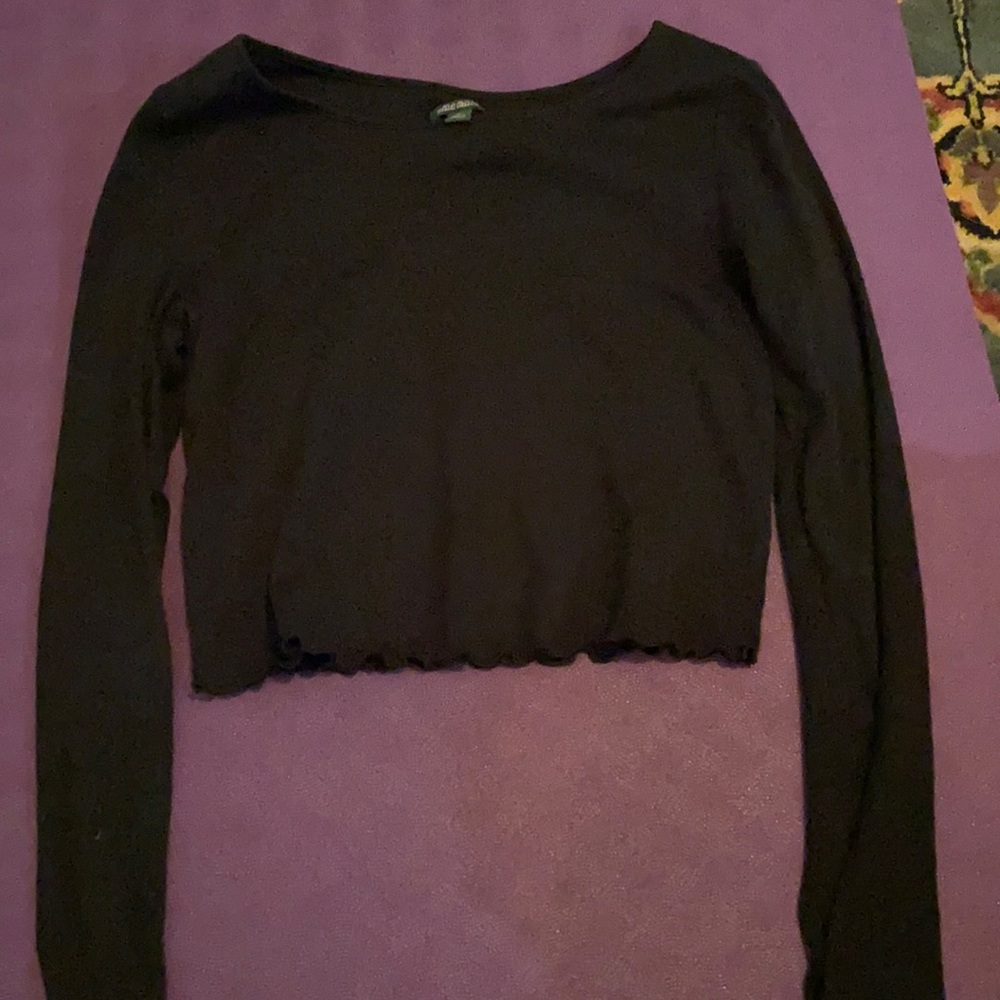 Black cropped long sleeve